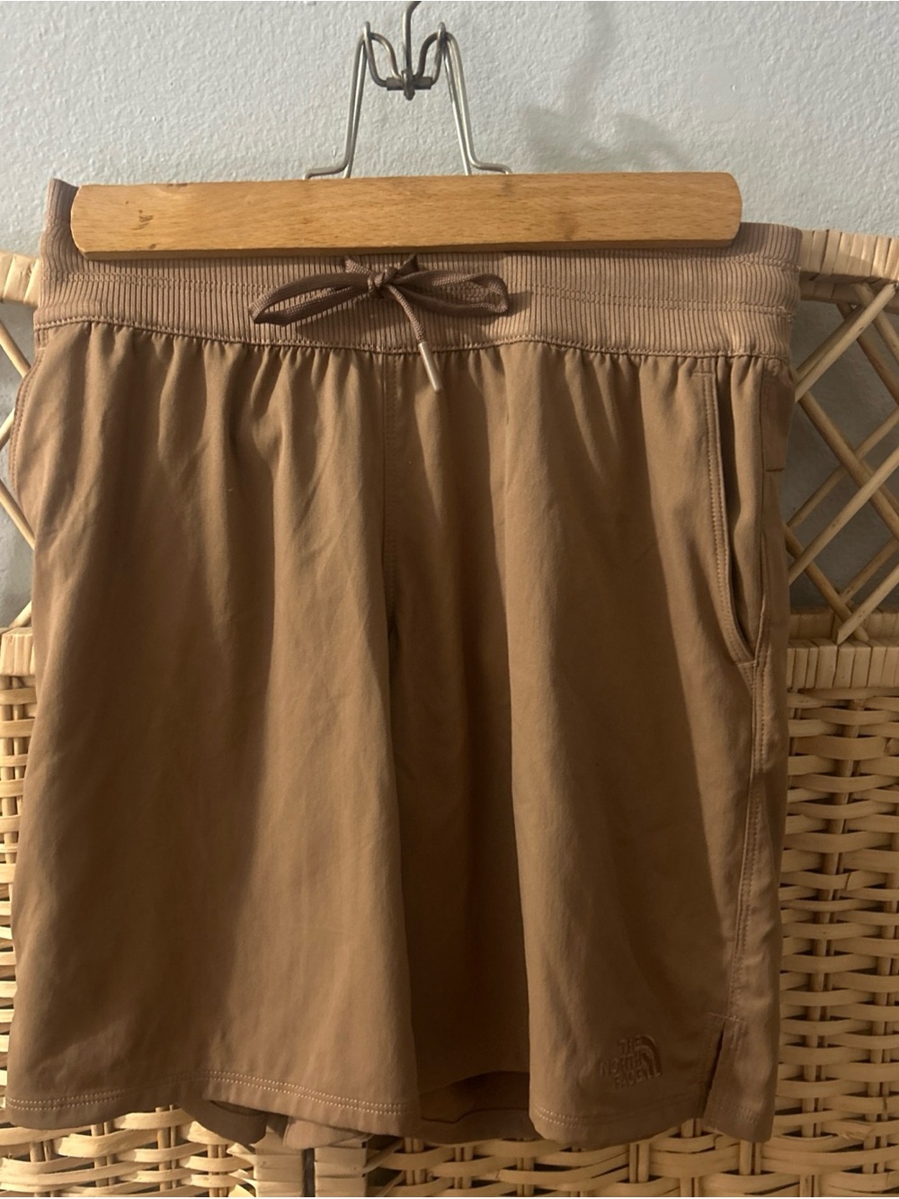 NWT North Face ladies Latte Reg Fit Bermuda Short size XS Hiking Travel